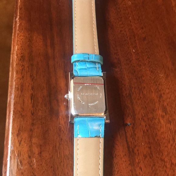 Avon Quartz Watch beautiful blue - Picture 3 of 4